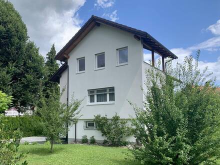 Geräumige und helle 3 Zimmer-Wohnung mit Loggia und großem Gartenanteil