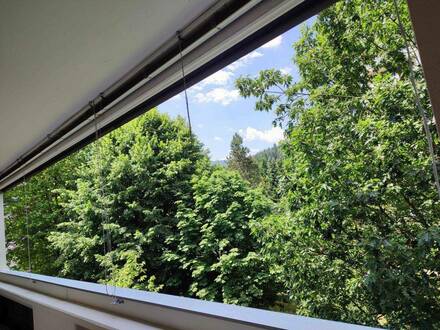 Wohnung mit großzügigen Balkon und Blick ins Grüne