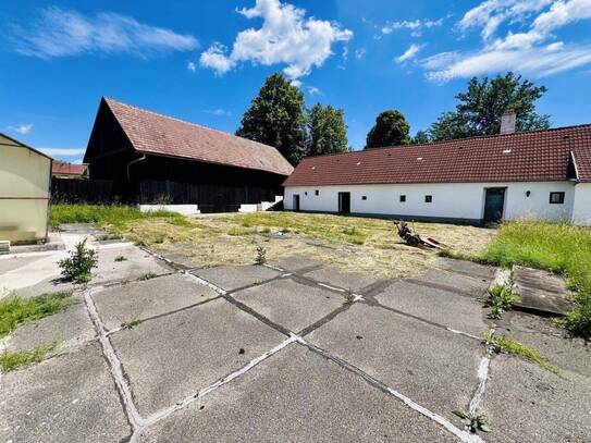 6 Minuten nach Geras - gut erhalten und teils renovierter Vierkanthof - großes Grundstück 2601m² - Brunnen am Grund