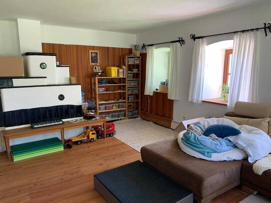 Attraktive, ruhig gelegen 7-Zimmer Wohnung in Bauernhof, Nähe Neumarkt/Mkr