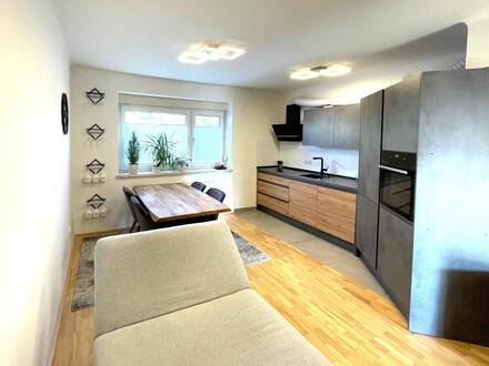 Stylische neu sanierte Wohnung mit Balkon und genialer Fernsicht!
