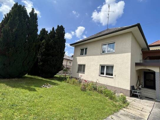 Sanierungsobjekt - Einfamilienhaus in ruhiger Wohnsiedlung - mit Garten und Garage.