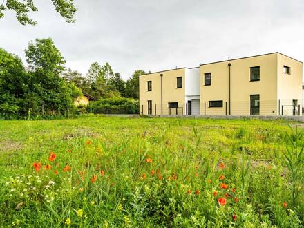 Moderne Doppelhaushälfte in Ruhelage - inkl. zweier Parkplätze