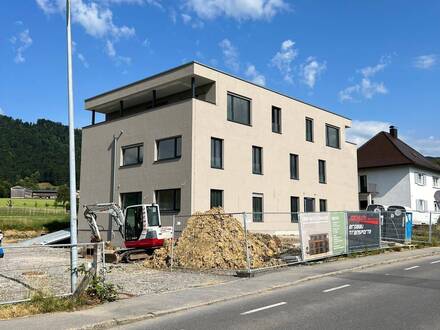 Erstbezug - traumhafte 3,5-Zimmer-EG-Wohnung (Erdterrasse, Garten, E-Mobilität, Glasfaser)
