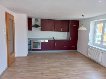 Großzügige 3-Zimmer-Wohnung mit Balkon in Zentrumsnähe