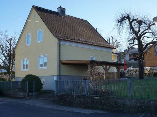 gepflegtes Haus mit Garten und Keller