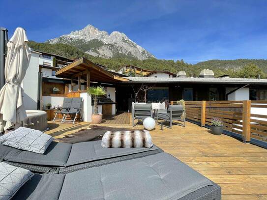 Elegante Symbiose: Wunderschönes Haus im Kranebitter-Stil mit modernem Zubau