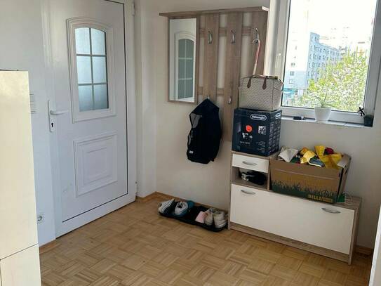 Freundliche 2,5-Raum-DG-Wohnung mit Balkon und Klimaanlage in Wien