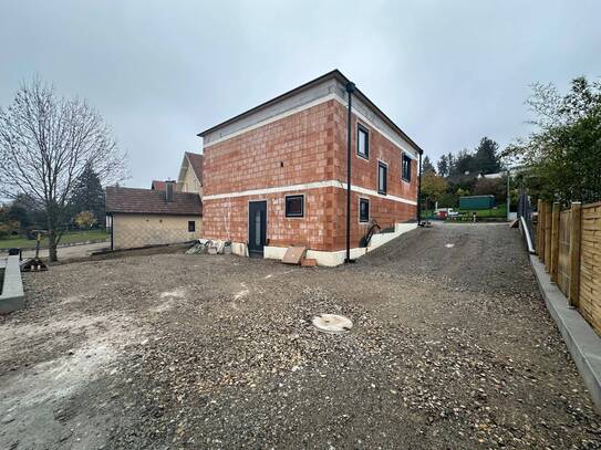 Energieeffizientes Einfamilienhaus mit Terrasse und Garten