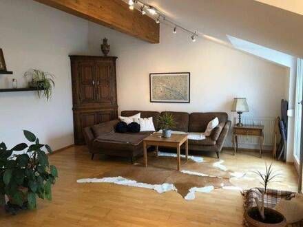 Ansprechende 3-Zimmer-Dachgeschosswohnung mit Balkon und EBK in Rum