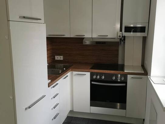 Schöne neu sanierte Wohnung mit eigenen Garten! Provisionsfrei