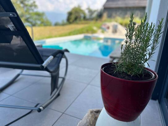 Hochwertiger Neubaubungalow mit Ausblick auf die Stadt Villach und den Mittagskogel