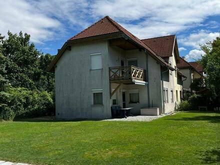 Doppelhaushälfte mit großem Garten und Pool zu verkaufen