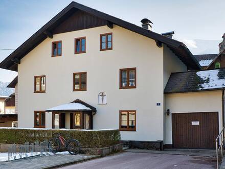 Haus im Zentrum mit vielen Möglichkeiten und ganz nahe dem Attersee - Seeblick inklusive!