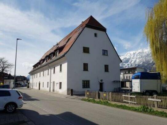 Gemütliche, helle 3-Zimmerwohnung in wunderschön renoviertem, historischen Gebäude