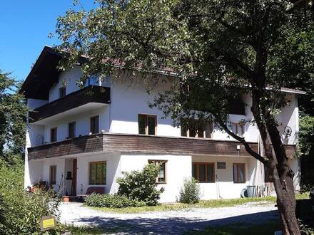 3-stöckiges Wohnhaus im Inntal mit Wirtschafts-/Gewerbegebäude und Grundstück
