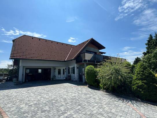 Schönes Wohnhaus (ca. 190 m²) mit großem Garten in RUHELAGE in Markt Hartmannsdorf