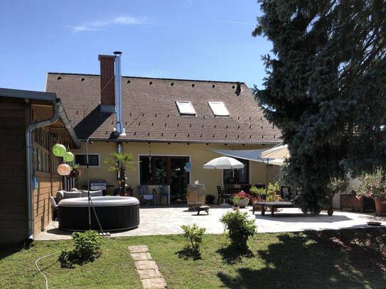 Modernisiertes Haus mit großer Terrasse & Garage