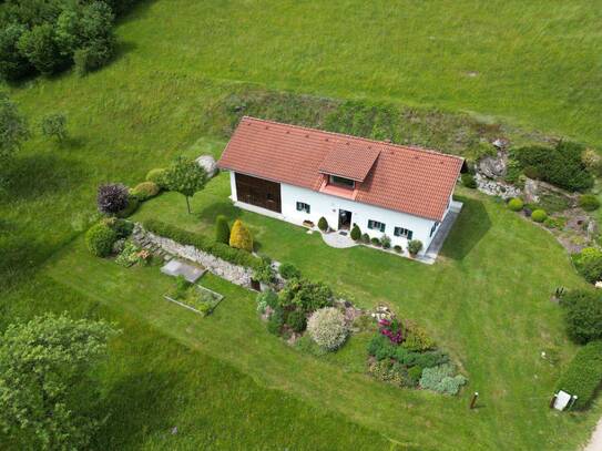 Exklusives Landhaus in idyllischer Lage mit modernem Komfort und traumhaftem Bergblick