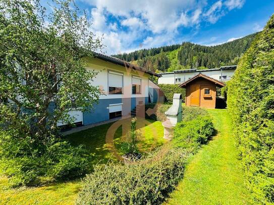 Entzückender Bungalow mit Gartenparadies, Bergkulisse, XXL- Carport, Garage, Sauna, PV Anlage uvm.