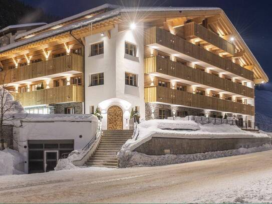 A luxurious 2 bedroom apartment for sale in the village of Lech, ideally located with ski-in access and within a short…