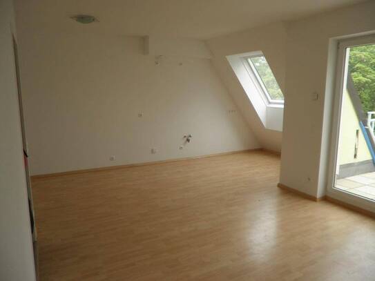 Wunderschöne und helle 3 Zimmerwohnung mit Balkon, Top 22