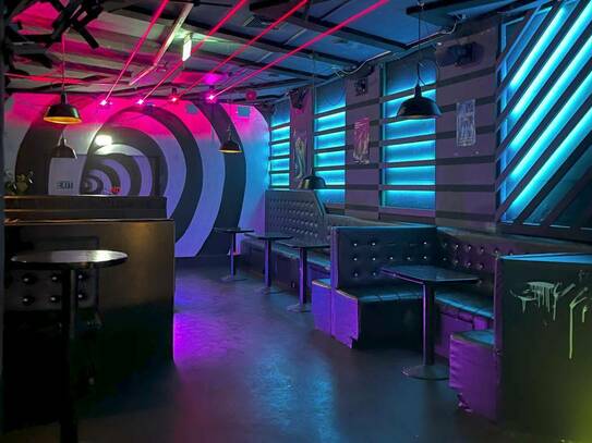 Nachtclub mit Bar- / Loungebereich und Tanzfläche in gut angebundener Lage