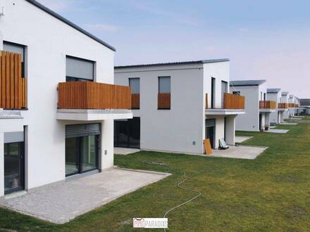 Moderne Massivbauhäuser mit Pultdach, sonniger Terrasse und Balkon in der Nähe von Wiener Neustadt