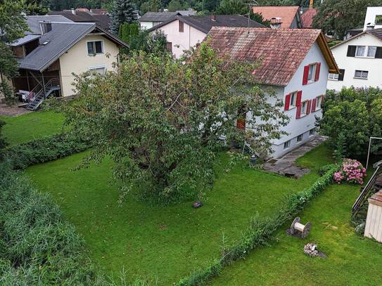 Renovierungsbedürftiges Einfamilienhaus mit schönem Garten in Höchst