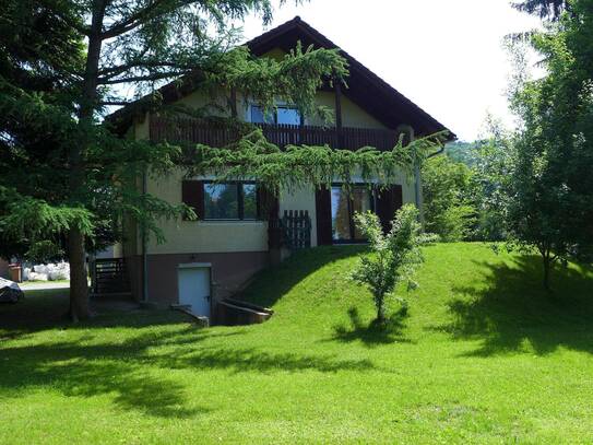 Moderne Dachgeschoßwohnung mit Gartenbenützung Ruhelage