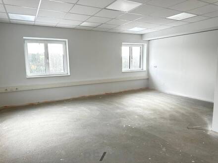 Helle freundliche Bürofläche im Dynacenter zu mieten! / 2 Zimmer - 82 m²