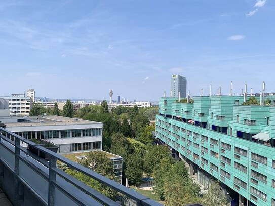 Traumhafte DG Wohnung mit 30 m² Balkon und Wienblick