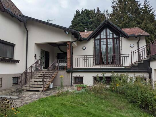 Großzügiges Einfamilienhaus in Ruhelage am Waldrand (optional mit Hallenbad und Sauna)