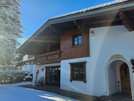 FREIZEITWOHNSITZ: Charmantes Tiroler Landhaus am Fuße der Loferer Steinberge