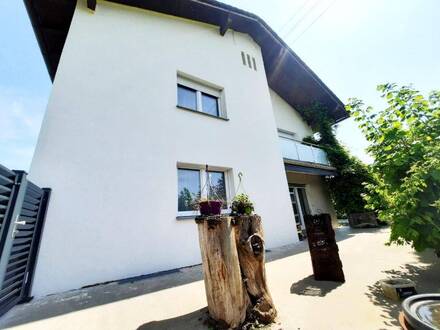 TOP GELEGENHEIT! Schönes, großzügiges Ein- Zweifamilienhaus mit viel Potenzial!