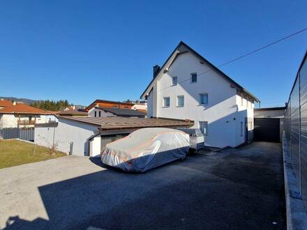 Weitläufiges Einfamilienhaus mit großzügiger Garage