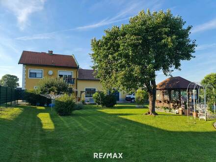 2 Wohnhäuser, 1 Gewerbeobjekt, großer ebener Garten mit Teich auf 1.943 m²!