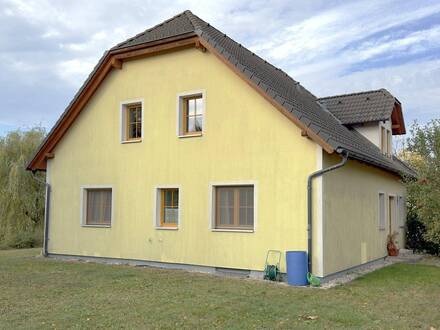 Großes Mehrfamilienhaus, Nähe EKZ Thayapark