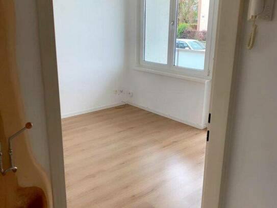 NEUER PREIS - Helle 1-Zimmer-Wohnung mit Loggia, Küche und Stellplatz in den Brucknerhof Studios TOP 2