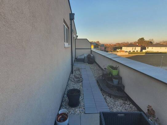 Lichtdurchflutete Dachgeschosswohnung mit Terrasse