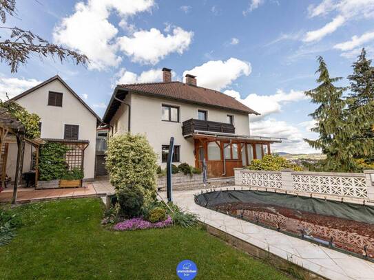 Vielfältig nutzbares Haus mit Traumgarten und Pool