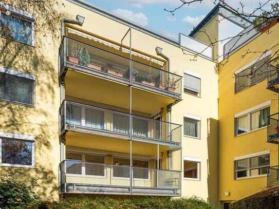 Auf dem eigenen Balkon die wärmende Sonne genießen in großzügiger Familienwohnung