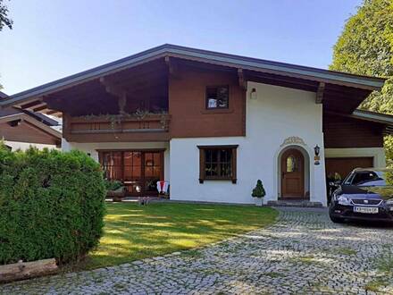 FREIZEITWOHNSITZ: Charmantes Tiroler Landhaus am Fuße der Loferer Steinberge