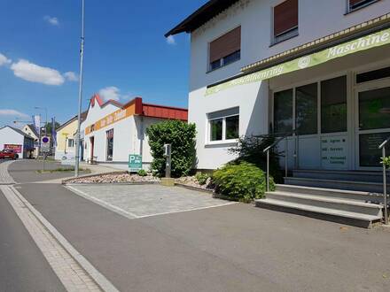 Geschäfts- und Wohnhaus im Ortszentrum mit guter Raumaufteilung