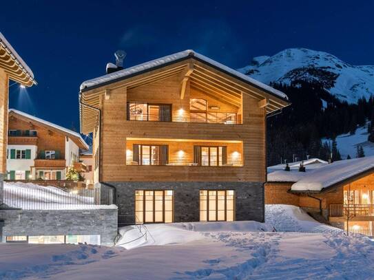 Fantastic Chalet with pool in the heart of Lech