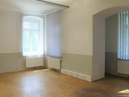 Helle große Räumlichkeiten für Gemeinschaftspraxis / Büro in barrierefreiem Altbau zu vermieten