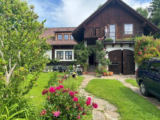 Großzügiges Einfamilienhaus mit idyllischem Garten