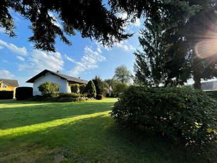 Gepflegter Bungalow mit wunderschönem Grundstück ...!