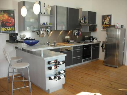 Provisionsfrei! Sonnige, stilvolle 3,5 Zimmerwohnung mit großem Wohnzimmer inkl. Einbauküche und Kaminofen, modernes Ba…