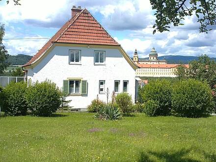 Sonniges Haus mit Traumaussicht aufs Stift Melk und sehr großem Garten